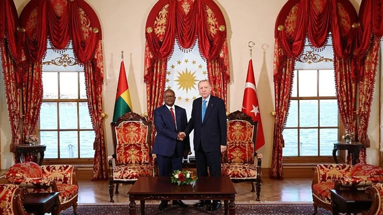 Başkan Erdoğan Gine Bissau Devlet Başkanı Umaro Sissoco Embalo’yu Dolmabahçe’de kabul etti