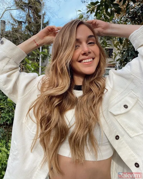 Berfu Yenenler bikinisiyle şov yaptı! Eşi Eser Yenenler’in tepkisi olay oldu sosyal medya onları konuştu - 6