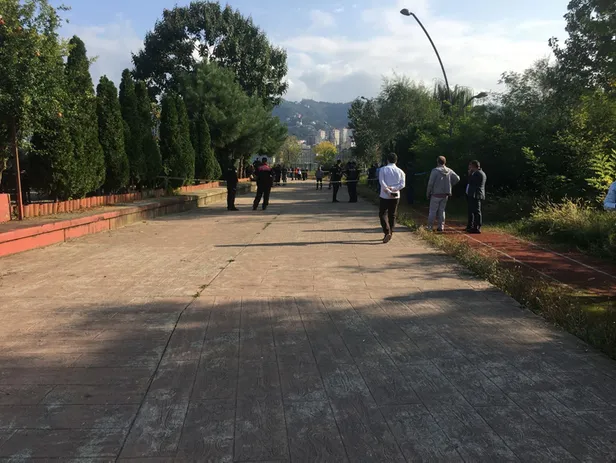 rizede-kaybolan-kaandan-cok-aci-haber-parkta-olu-bulundu-1572038162159.jpg Rize'de kaybolan Kaan'dan çok acı haber! Parkta ölü bulundu-3