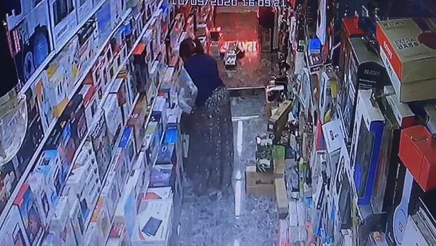 Son dakika: Önce sahte para verdiler ardından eteklerine gizleyerek çaldılar-2