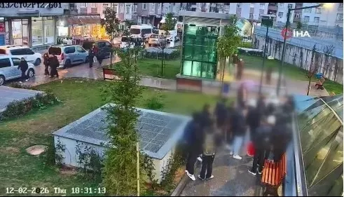 Metro çıkışında dehşet: Yardım etmek isterken 6 yerinden bıçaklandı | 1 kişi tutuklandı-5