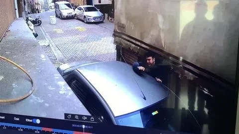 kagithanede-korku-dolu-anlar-sofor-kamyonetiyle-otomobil-arasinda-sikisti-1709035206235.jpeg Kağıthane'de korku dolu anlar: Şoför kamyonetiyle otomobil arasında sıkıştı-3