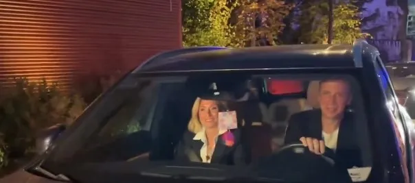 Ceyda Düvenci'nin sevgilisi Güçlü Mete'nin arabası şoke etti! Lüks otomobilinin farlarına öyle bir şey takmış ki... - 5