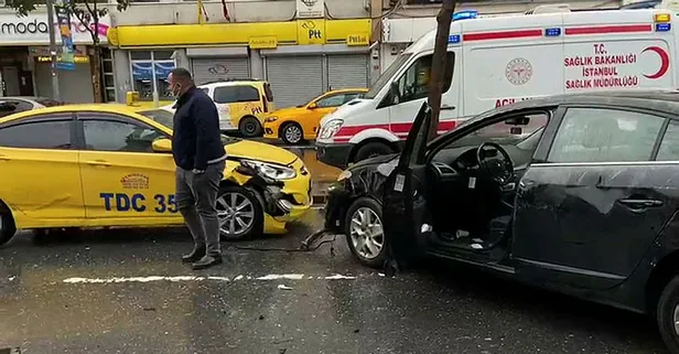 İstanbul'da kayganlaşan yolda feci kaza! Takla atıp yan yatan aracı vatandaşlar düzeltti
