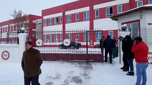 Afyon'da lisede büyük dehşet! Gitar kutusundan çıkardı öğretmenine sıktı - 1