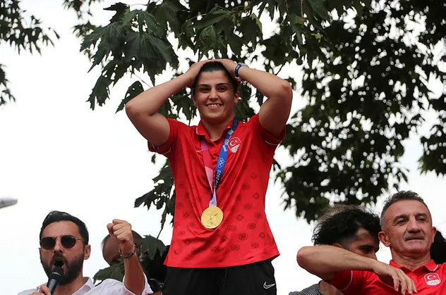 Olimpiyat şampiyonu Busenaz Sürmeneli: Trabzonspor'a armağan olsun