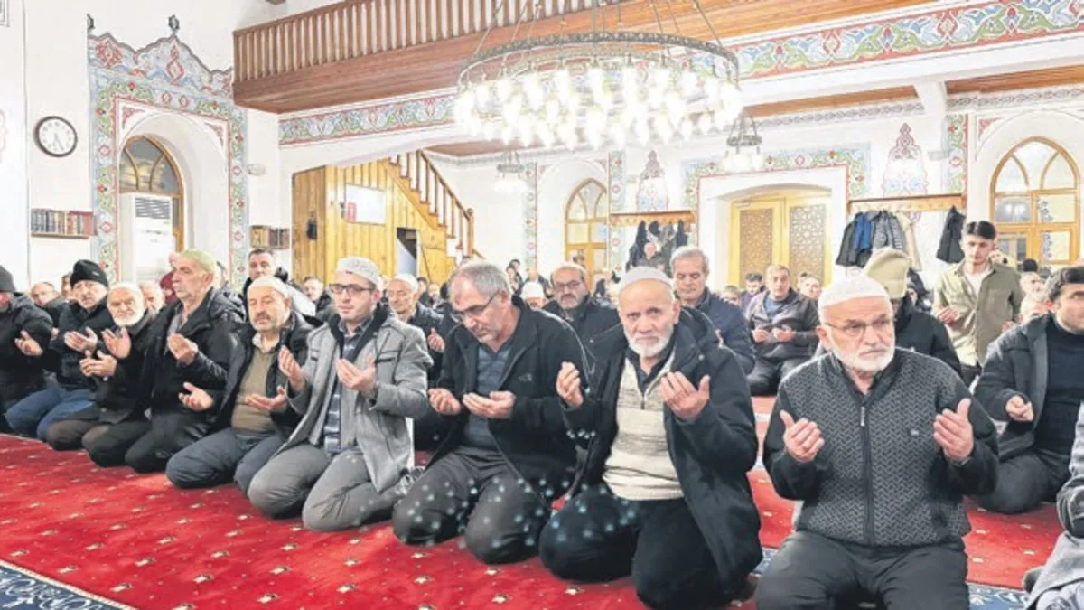 Regaip Kandili Türkiye genelinde dualarla idrak edildi