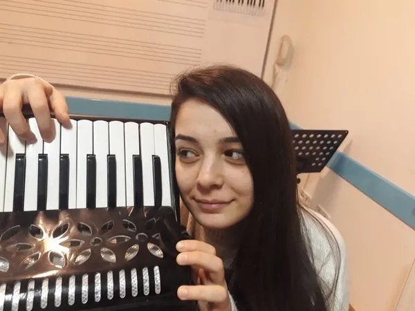 savcilik-10-aydir-tacizcinin-pesinde-genc-kiz-yasadigi-dehseti-sosyal-medyadan-anlatti-1659678213755.jpg Tacizci şef 10 aydır ortada yok! Yurt dışına mı kaçtı?-10