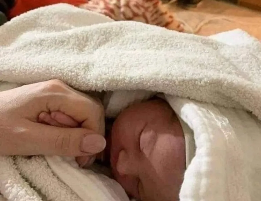 Bomba seslerinin içinde Ukrayna’da ilk doğum