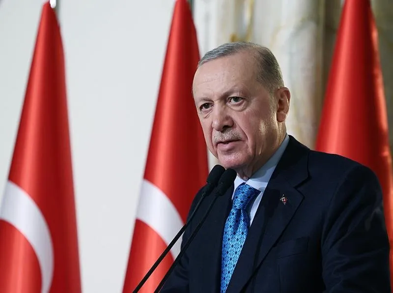 Başkan Recep Tayyip Erdoğan, TBMM Başkanı Numan Kurtulmuş'un ev sahipliğinde düzenlenen iftar programında milletvekilleriyle bir araya geldi. (AA)