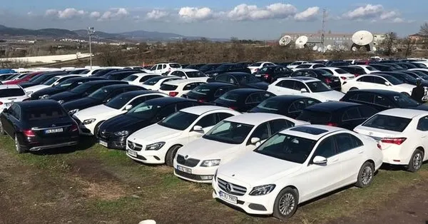 ucuz araba almak isteyenlere mujde hepsi yari fiyatina satiliyor range rover mercedes porsche audi takvim