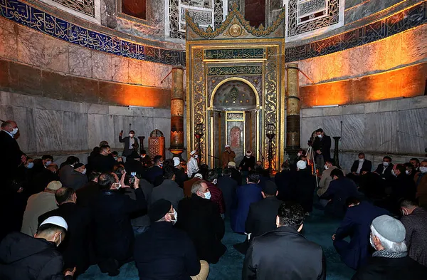 necmettin-erbakana-ayasofya-i-kebir-cami-i-serifinde-mevlid-i-serif-duzenlendi-1614374773680.jpg