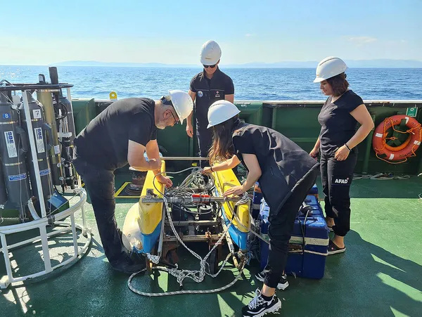 deprem-arastirmasinda-ilk-seferini-tamamlayan-tubitak-marmara-arastirma-gemisi-izmirde-on-bilgilerin-tumu-elde-edildi-1623601765647.jpg Deprem araştırmasında ilk seferini tamamlayan TÜBİTAK Marmara Araştırma Gemisi, İzmir'de: Ön bilgilerin tümü elde edildi-3