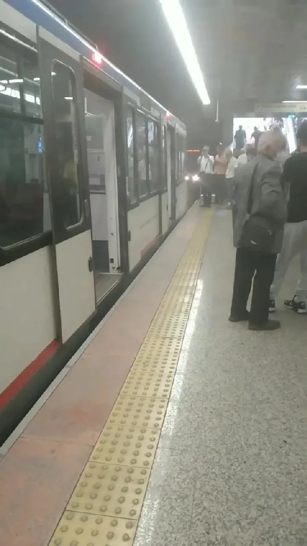 Topçular tramvayında duman paniği! Hemen tahliye edildi