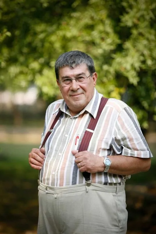 "Annem öldü yine de sahneye çıktım" demişti... Guinness rekoru adayı oyuncu Zihni Göktay 81 yaşında hayatını kaybetti: Cenaze töreni detayları belli oldu-9