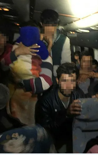 40 düzensiz göçmen ve 2 kaçakçı yakalandı