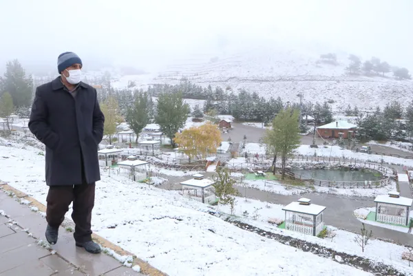 kar-yagdi-kis-sporlarinin-onemli-merkezlerinden-erzurum-palandoken-beyaz-ortuyle-kaplandi-1633501082774.jpg Kar yağdı! Kış sporlarının önemli merkezlerinden Erzurum Palandöken beyaz örtüyle kaplandı-2