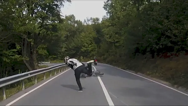 siledeki-motosiklet-kazasi-saniye-saniye-kamerada-1603789544278.jpg Şile'deki motosiklet kazası saniye saniye kamerada-4