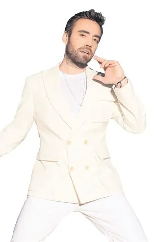 Murat Dalkılıç aşka geldi! Sevgilisi Sitare Akbaş’a bakın hangi şarkıyla evlilik mesajı verdi