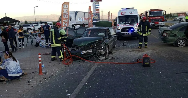 Denizli'de korkunç kaza! Lastiği patlayan araç dehşet saçtı: 1 bebek öldü, 3'ü çocuk 9 kişi yaralandı