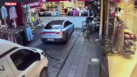 Eminönü’nde panik anları: Fren diye gaza bastı! Vatandaşları biçti: 4 yaralı