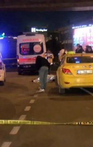 Kadıköy'de otomobilin çarptığı yaya öldü! Sürücü kaza yerinden kaçtı