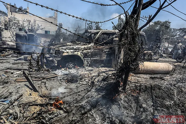 Soykırımcı İsrail alçak saldırısı sonrası El Mevasi'deki yıkım böyle görüntülendi! İşte kare kare vahşet - 13