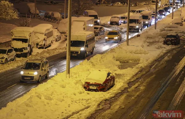 İBB'nin kar rezaleti: İstanbul'da yoğun kar sonrası araçlar yolda kaldı! Vatandaşlar evine gidemedi - 27