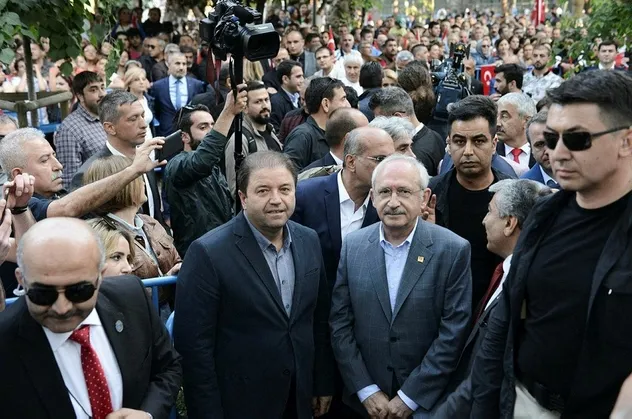 Son dakika: CHP’li Maltepe Belediyesi'nde park tiyatrosu