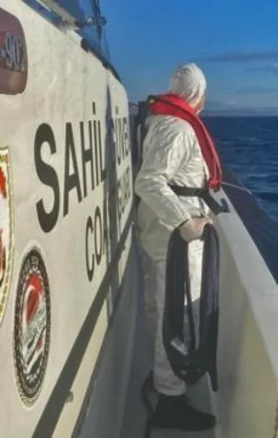 İzmir açıklarında 318 düzensiz göçmen kurtarıldı! Yunanistan ölüme terk etti...