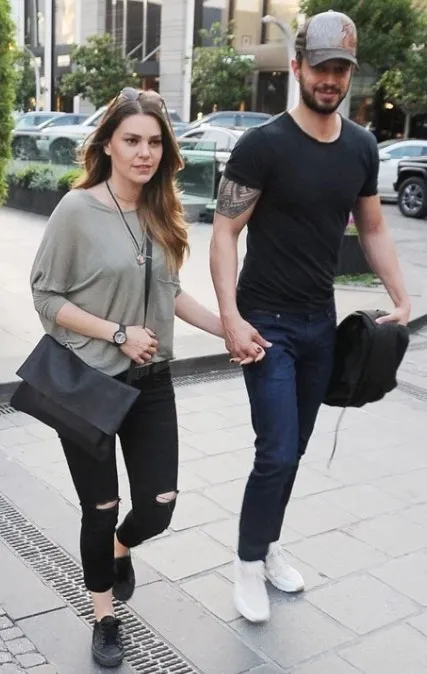 Berkin Gökbudak'ın eşi olan Aslı Enver'in ilk eşi bakın kim çıktı! 3 yıllık evlilik 2015'te bitmişti görenler inanamadı: "Gerçek mi senaryo mu?"-8