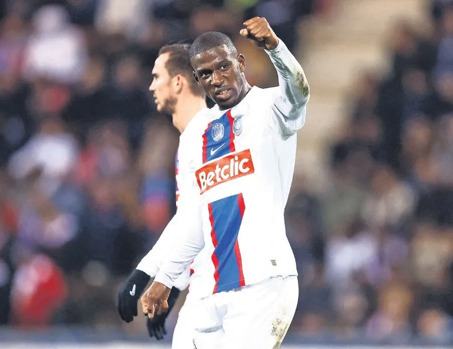 Mukiele’den Fener’e ret