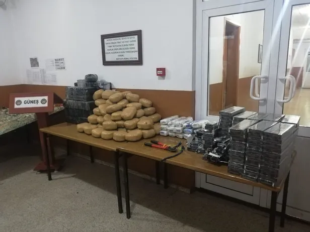 Son dakika: Van ve Hakkari sınır hatlarında uyuşturucu ve kaçak sigara ele geçirildi-1