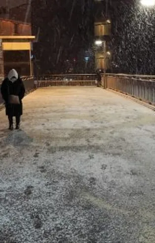 İstanbul'da kar başladı! Meteorolojiden kuvvetli yağış uyarısı