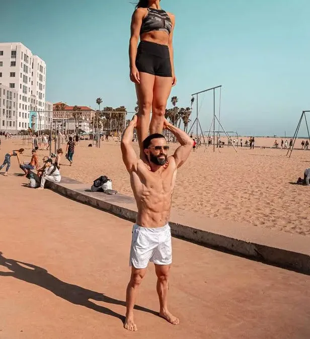 Survivor Turabi'den +18 paylaşım görenlerin nutku tutuldu! Aman n'apıyorsun Turabi! Bu kez iş çıplak kadınlarla paylaşımdan çıktı-6