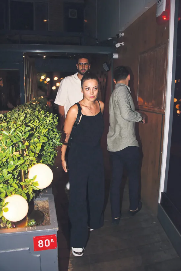 irem-sak-ile-furkan-korkmaz-sobelendi-1631394763151.jpg İrem Sak ile Furkan Korkmaz sobelendi! Ünlü çiftin aşkı patlayan flaşlarla deşifre oldu-2