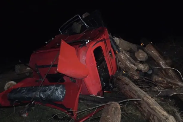 Kırıkkale'de feci kaza! Çarptığı pikabı biçen tır tarlaya uçtu: Ölü ve yaralılar var-4