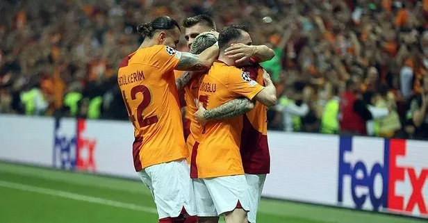 Galatasaray ilk yarıda oynadığı futbolla dünyayı kendine hayran bıraktı
