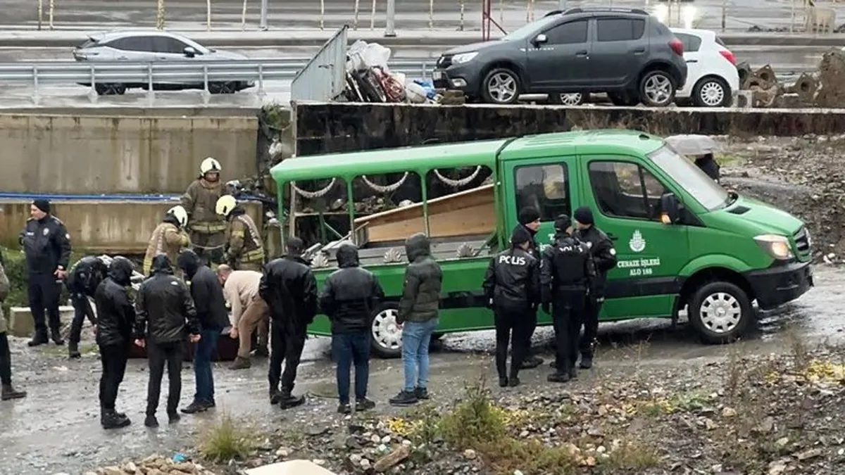 Ümraniye'de dere kenarında erkek cesedi bulundu: Üzerinden kimlik çıkmadı