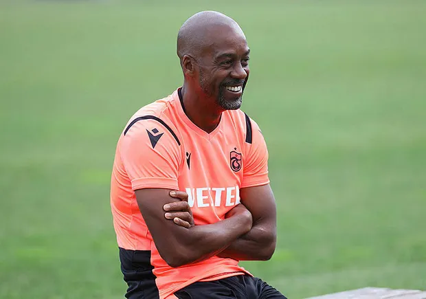 Trabzonspor Teknik Direktörü Eddie Newton İslam'ı nasıl seçtiğini anlattı: Ezan sesi duydum çok etkilendim-2