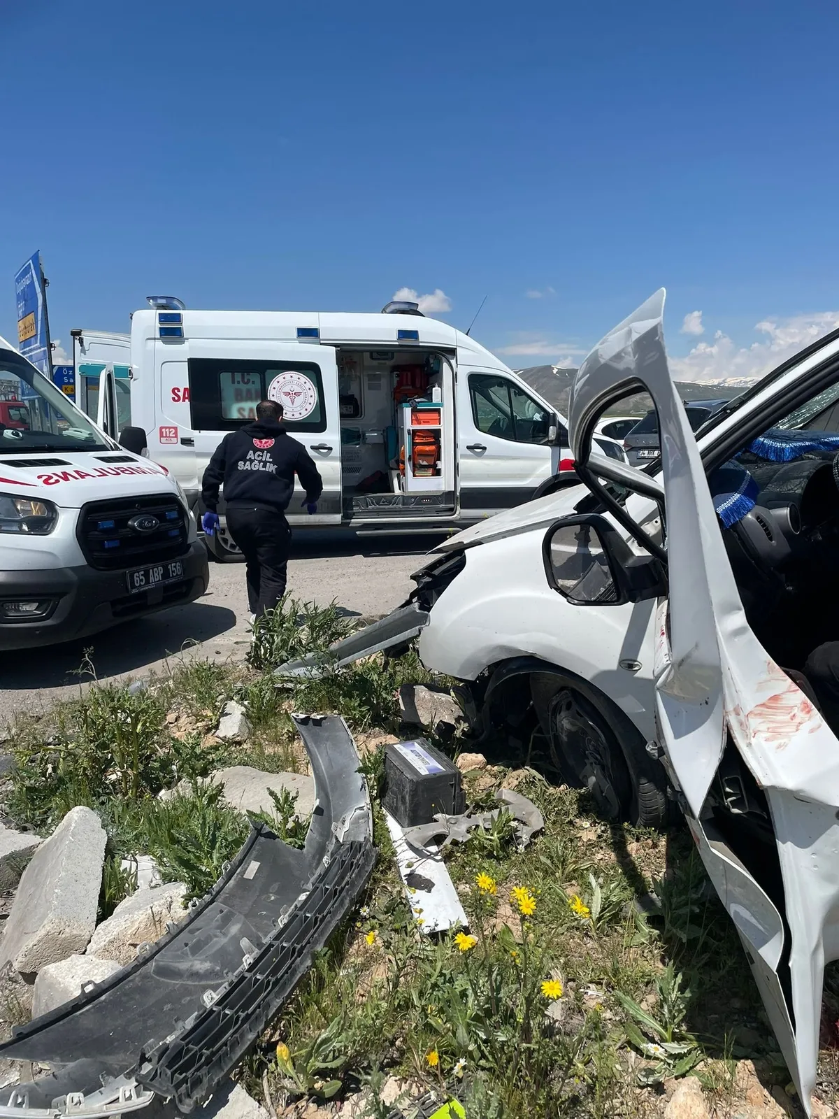 Van'da feci kaza! İki araç kavşakta çarpıştı: 4 ölü, 2 yaralı-3