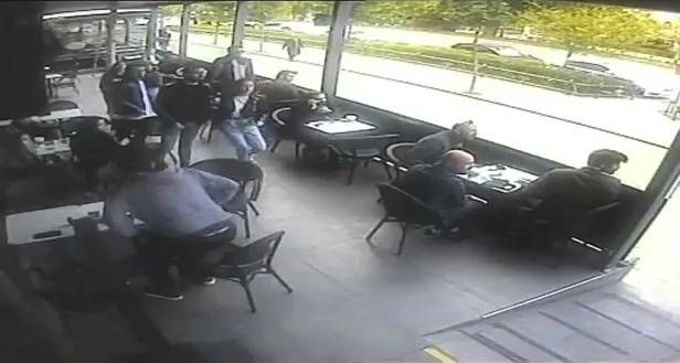 Son dakika: Ayşe Tuba Aslan cinayetinde görüntüler ortaya çıktı: Çığlığını duyanlar yardıma böyle koşmuş-5