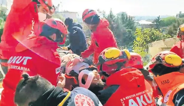 onlarca-kisiye-mezar-olan-binadan-bir-tek-o-sag-kurtuldu-1676762453539.jpeg Onlarca kişiye mezar olan binadan bir tek o sağ kurtuldu-5