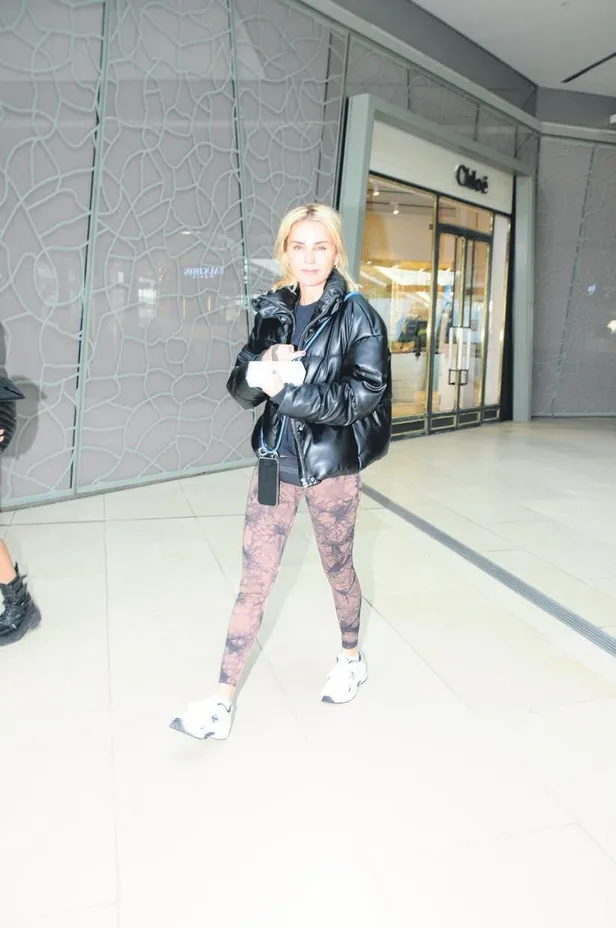 Pelin Karahan'ın kadrosunda olduğu "Şaşırt Beni" isimli tiyatrona oyuncu akını-3