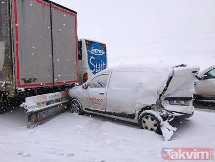 Kar yağışının etkili olduğu Anadolu Otoyolu’nun Bolu kesiminde zincirleme trafik kazası: 10 yaralı