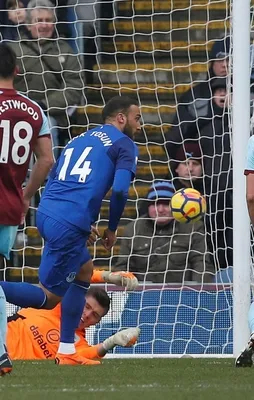 Cenk Tosun Premier Lig'deki ilk golünü attı