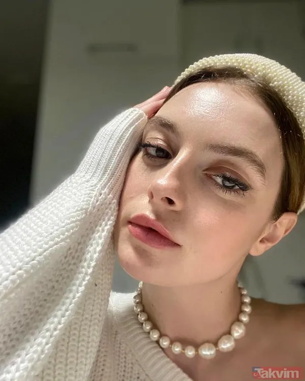 Sadakatsiz’in Derin’i Melis Sezen göğüs dekoltesi ile boy gösterdi! Ayna karşısındaki pozlarını paylaştı sosyal medya karıştı - 4