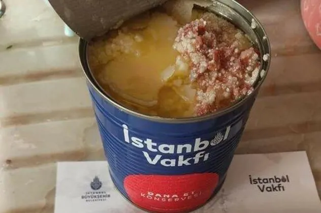 Sosyal medyayı sallayan iddia! CHP'li İBB'nin İstanbul Vakfı tarafından dağıtılan kurban konserveleri bozuldu mu?
