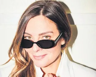 Gülmekten kırıp geçiriyor!