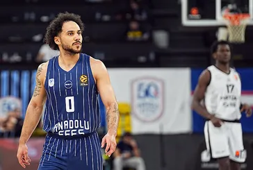Anadolu Efes Partizan'ı evinde 79-72 yendi